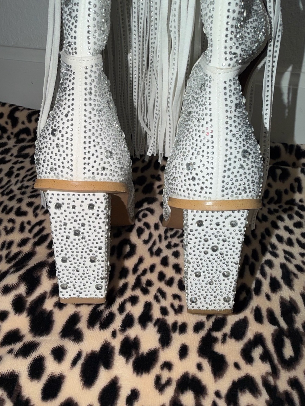 Jessica Simpson White Asire2 Rhinestone Fringe Boots, excellent condition!! - Picture 9 of 14